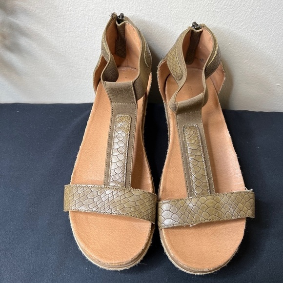 🌹 Adrienne Vittadini Green Brown Snakeskin Reptile Sandals 7.5 Platform Patrice - Picture 2 of 13